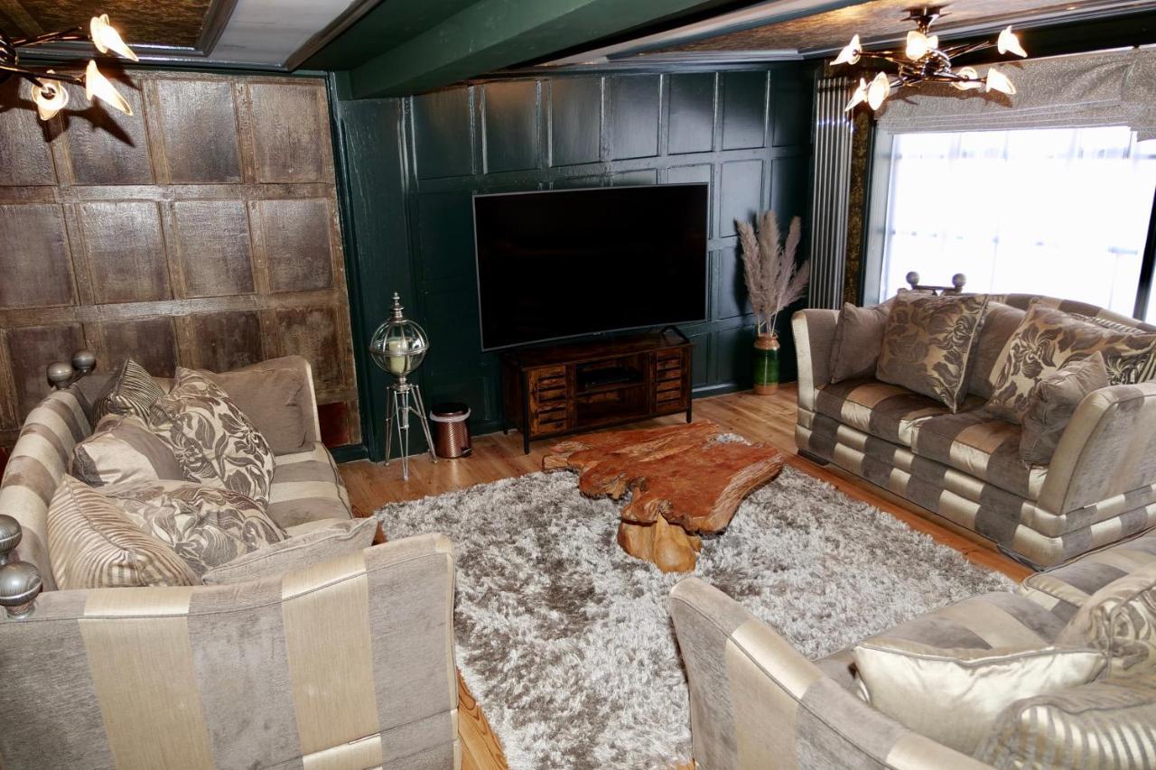Luxury 9 Bed Manor House Hot Tub Cinema Room Skytv سافرون والدن المظهر الخارجي الصورة