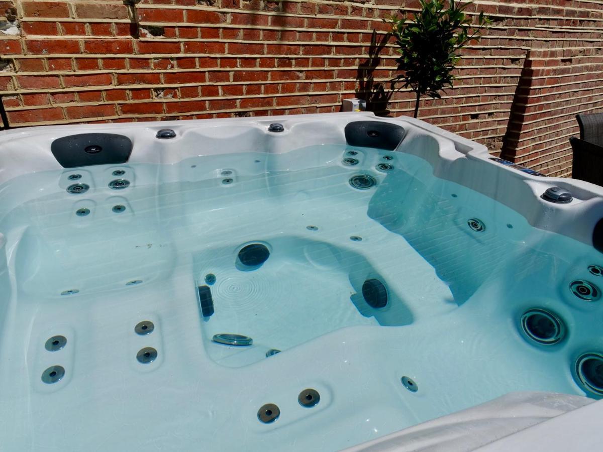 Luxury 9 Bed Manor House Hot Tub Cinema Room Skytv سافرون والدن المظهر الخارجي الصورة
